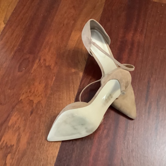 Aldo tan suede heels. - Picture 2 of 3